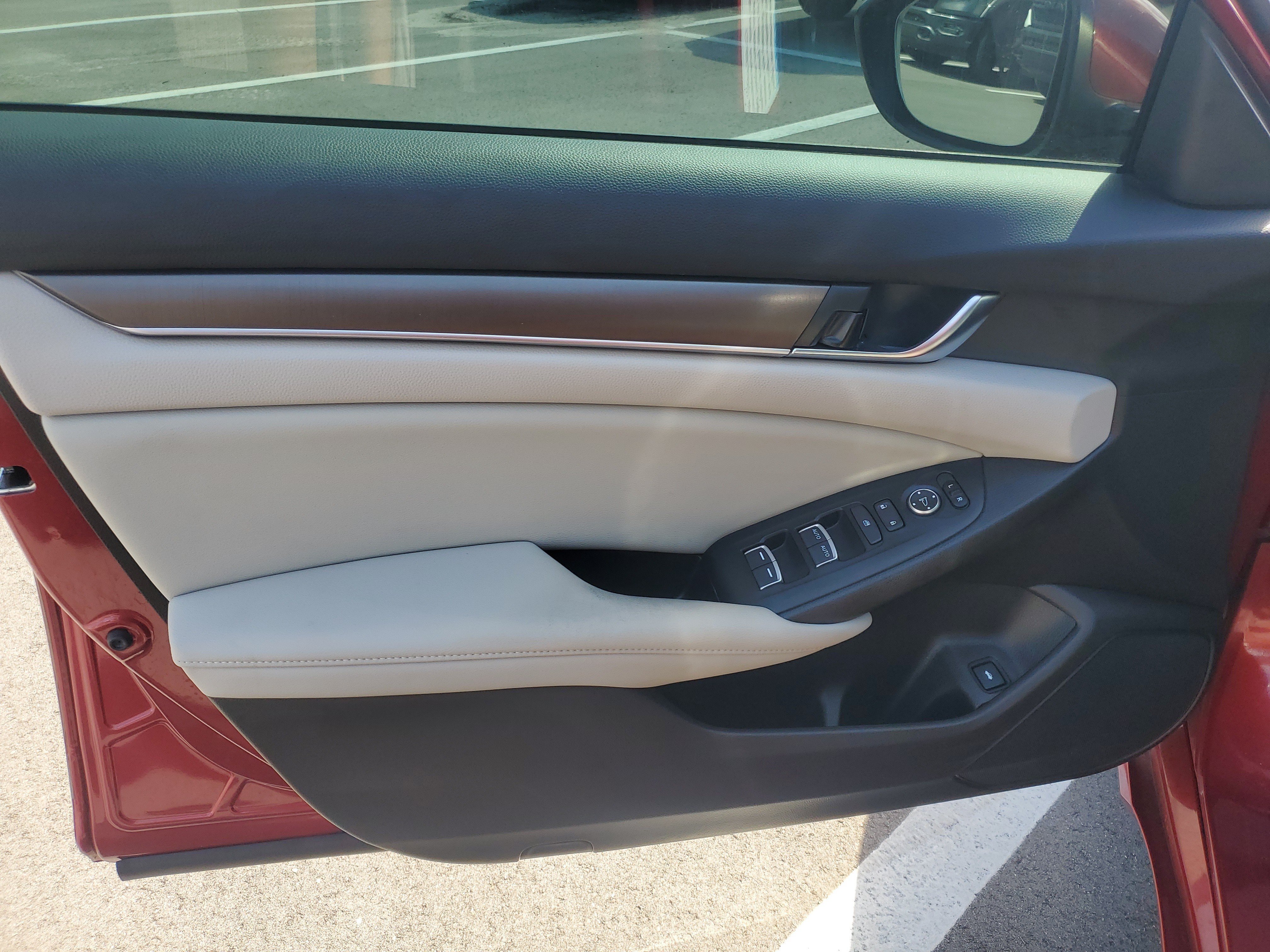 Used 2018 Honda Accord Hybrid image 9
