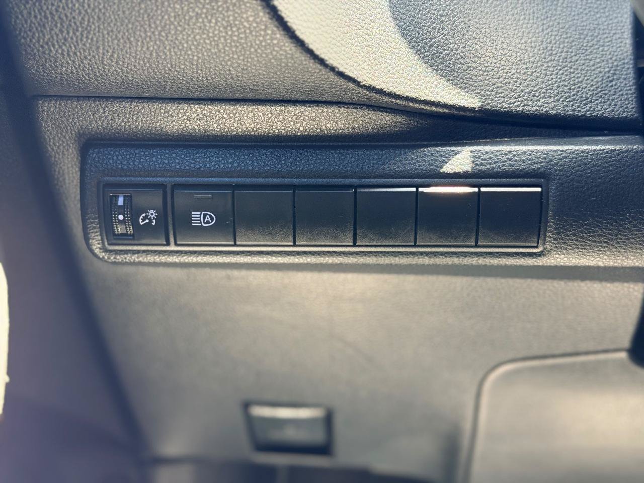 Used 2021 Toyota Corolla SE FWD image 33