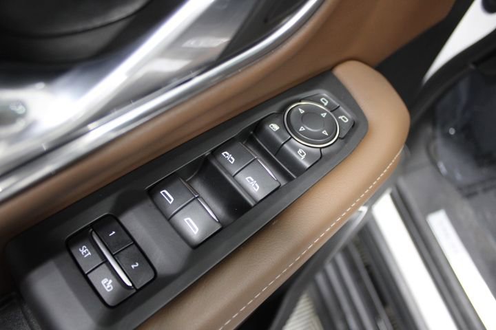 Used 2023 Chevrolet Suburban High Country image 20