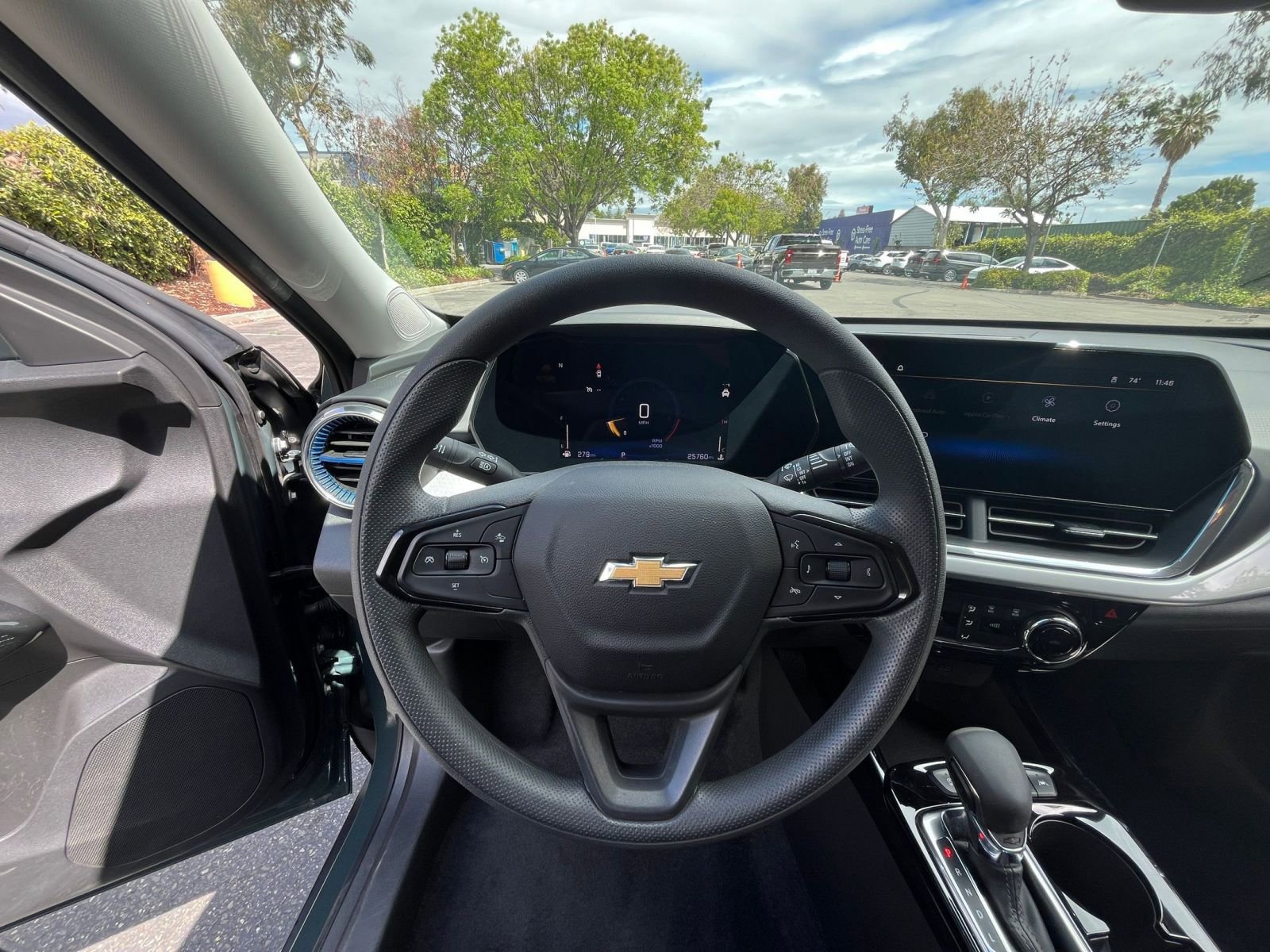 Used 2025 Chevrolet Trax LT FWD image 33