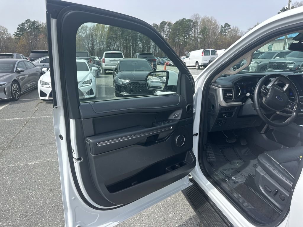 Used 2024 Ford Expedition Max XLT image 27