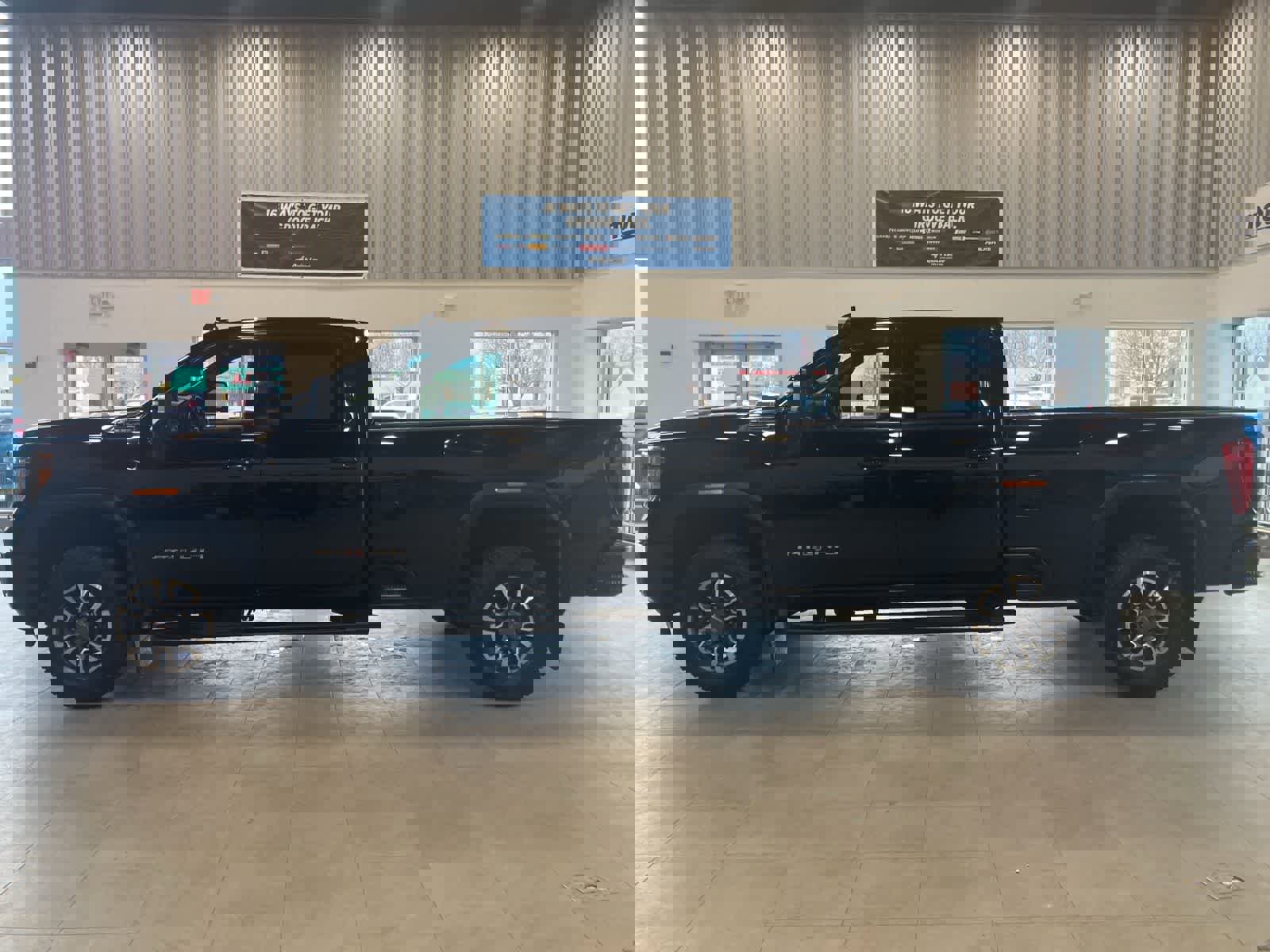 Used 2021 GMC Sierra 2500 AT4 w/ AT4 Preferred Package image 8