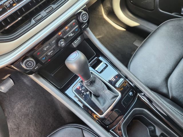 Used 2025 Jeep Compass Limited image 19