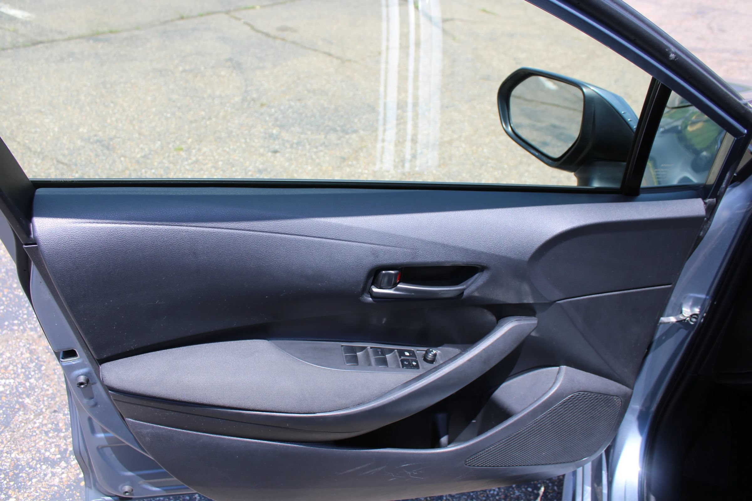 Used 2022 Toyota Corolla LE FWD image 11
