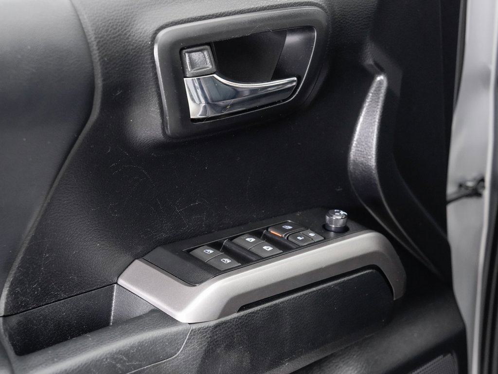 Used 2021 Toyota Tacoma Limited image 8