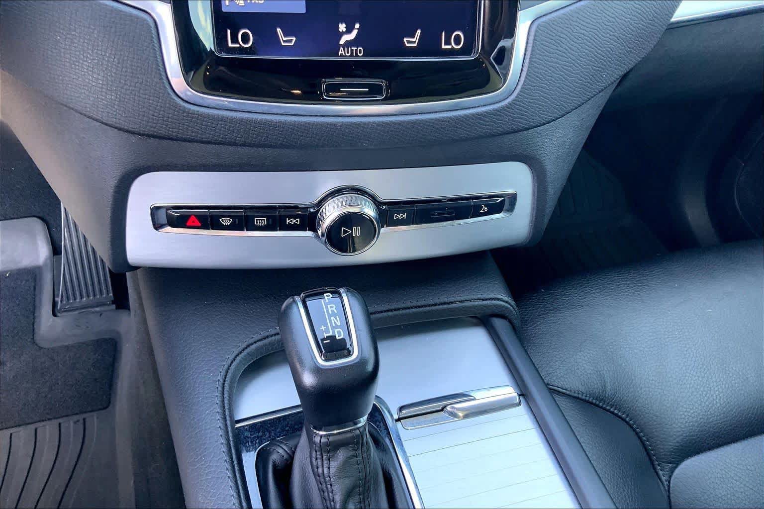 Used 2018 Volvo XC90 T5 Momentum w/ Convenience Package AWD/4WD image 35