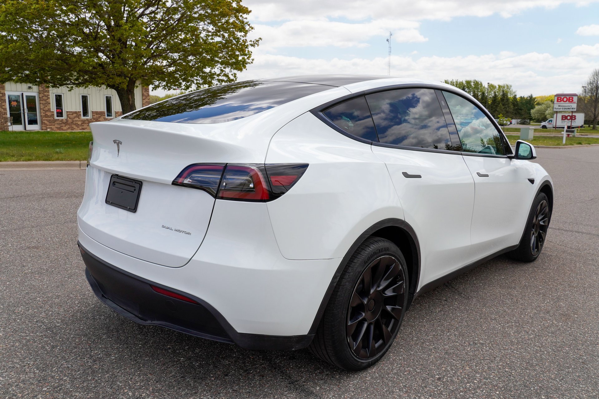 Used 2023 Tesla Model Y Long Range AWD/4WD image 3