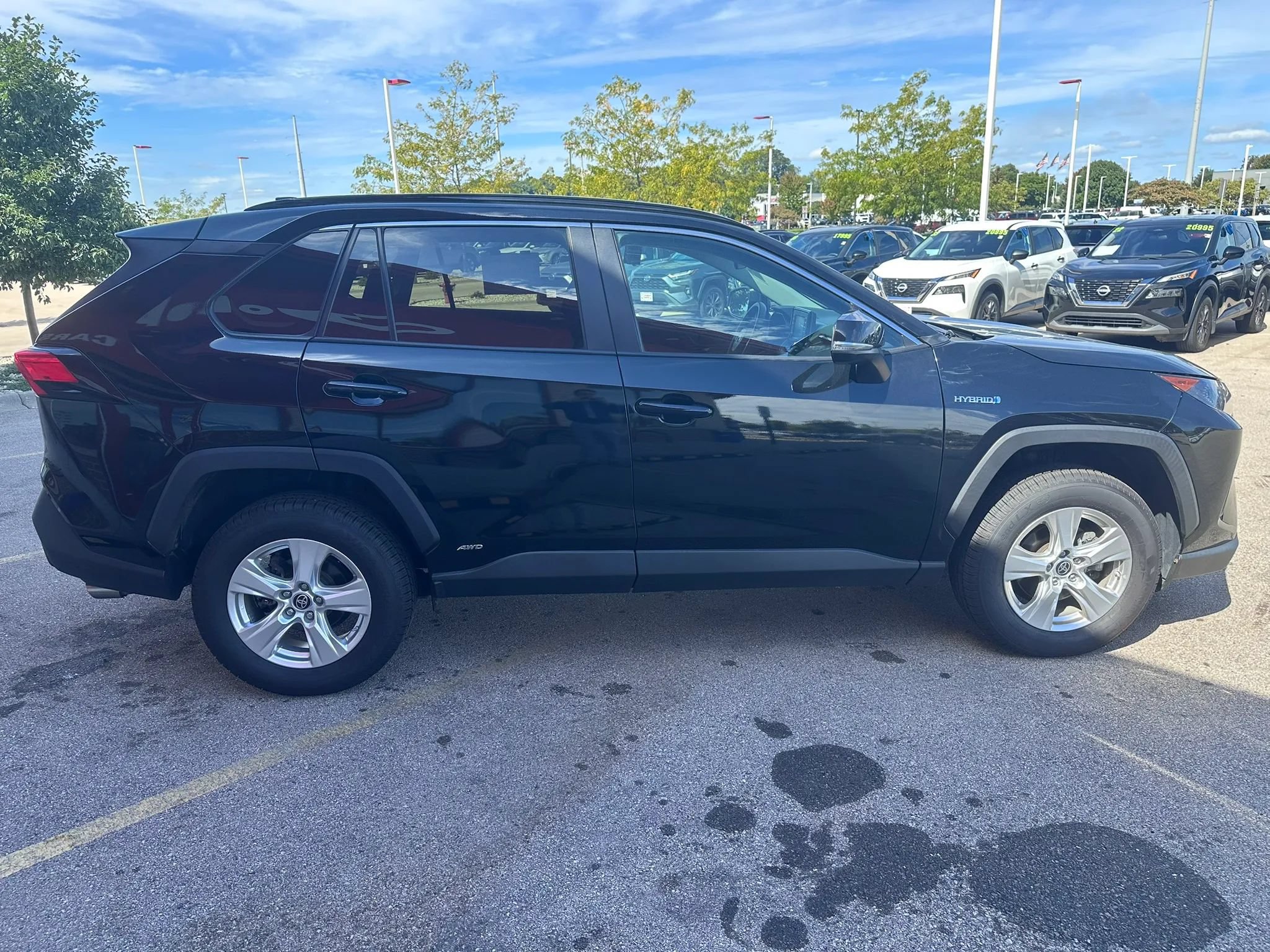 Used 2021 Toyota RAV4 LE AWD/4WD image 4