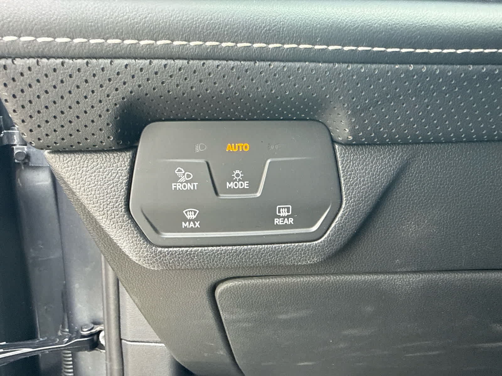 Certified 2024 Volkswagen Atlas SE FWD image 30