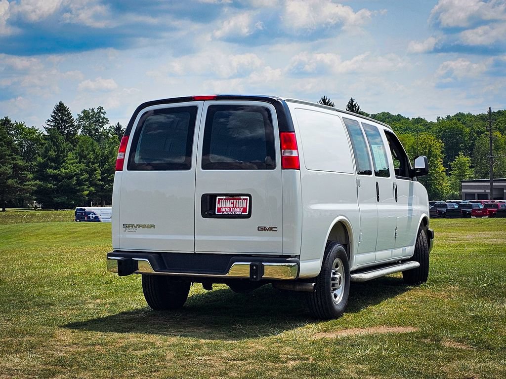Used 2025 GMC Savana 2500 w/ Driver Convenience Package RWD image 3