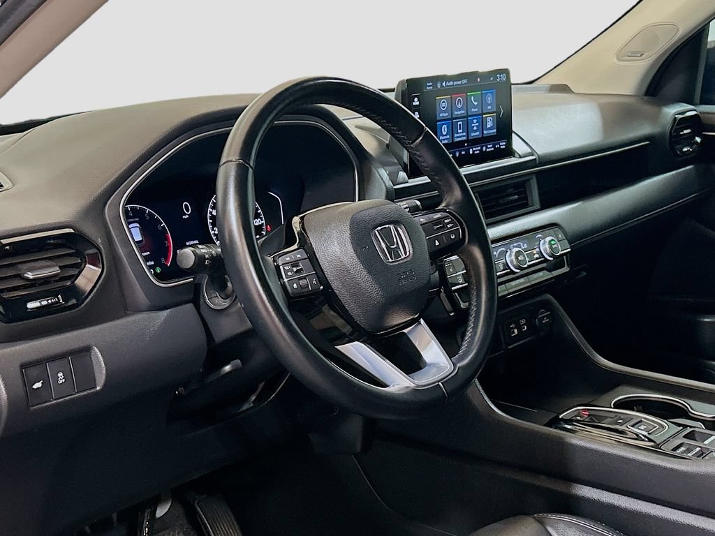 Used 2025 Honda Pilot Touring image 7
