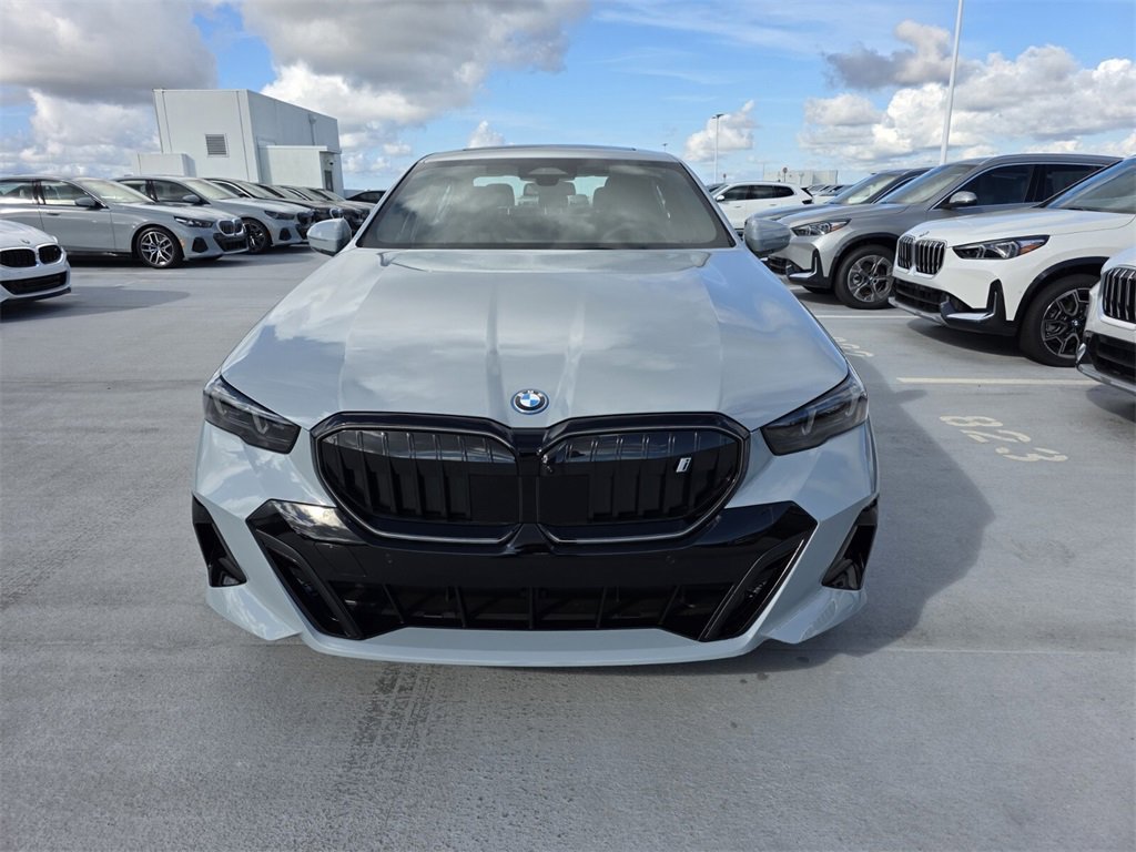 New 2026 BMW i5 eDrive40 w/ M Sport Package image 2
