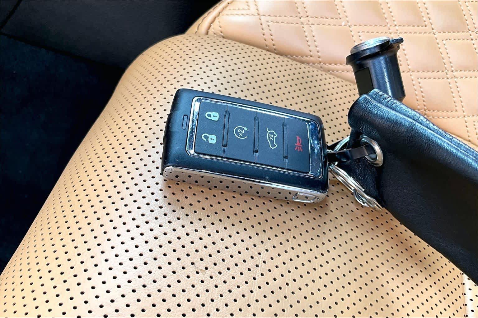 Used 2025 Jeep Grand Cherokee Summit AWD/4WD image 15