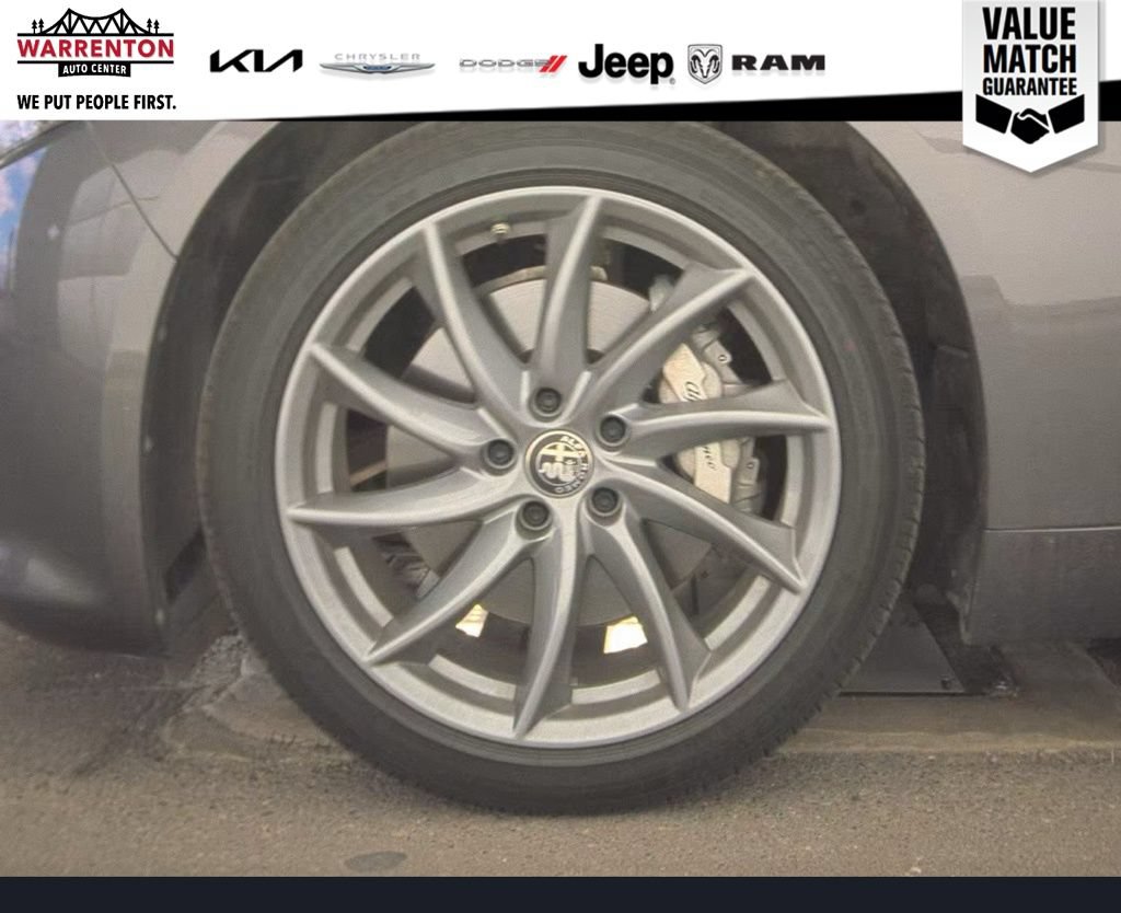Used 2024 Alfa Romeo Giulia Ti AWD/4WD image 13