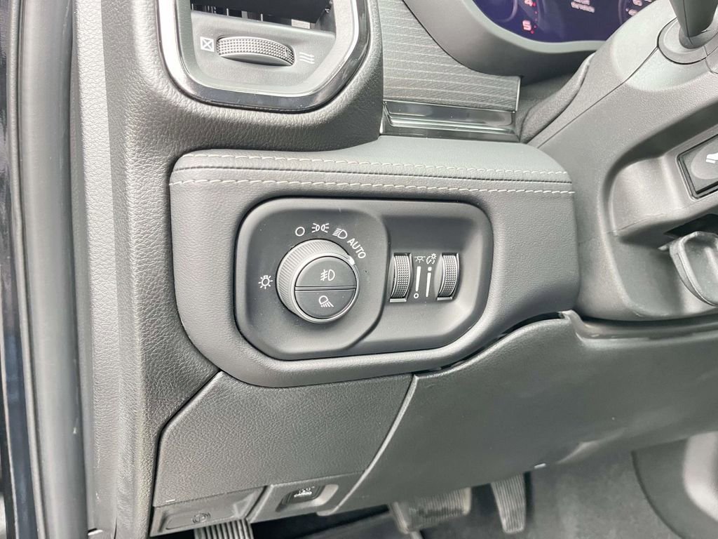 Used 2023 RAM 3500 Limited image 14