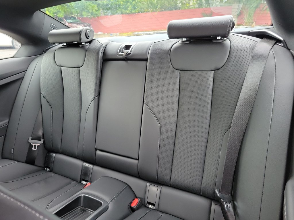 Used 2025 BMW 230i Coupe w/ Premium Package RWD image 12