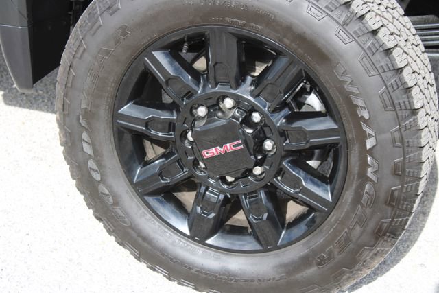 Used 2025 GMC Sierra 2500 AT4 image 17