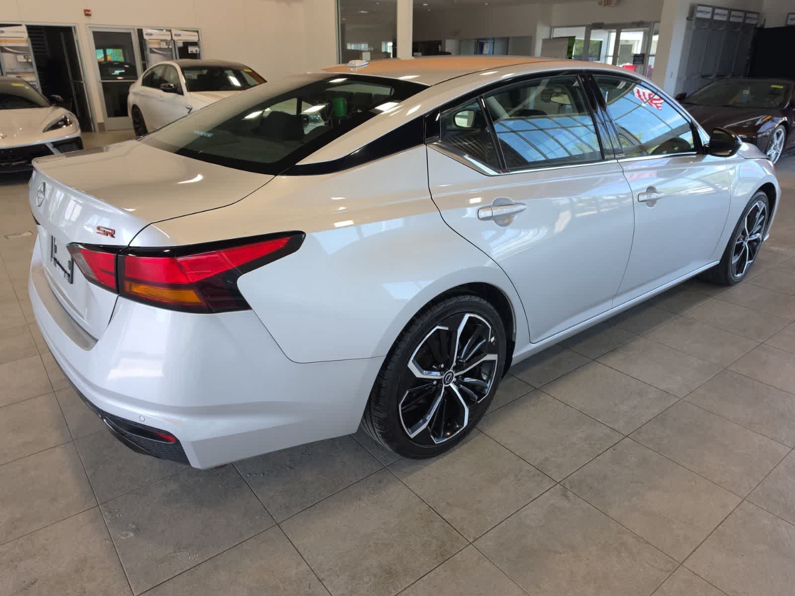 Used 2023 Nissan Altima 2.5 SR FWD image 7
