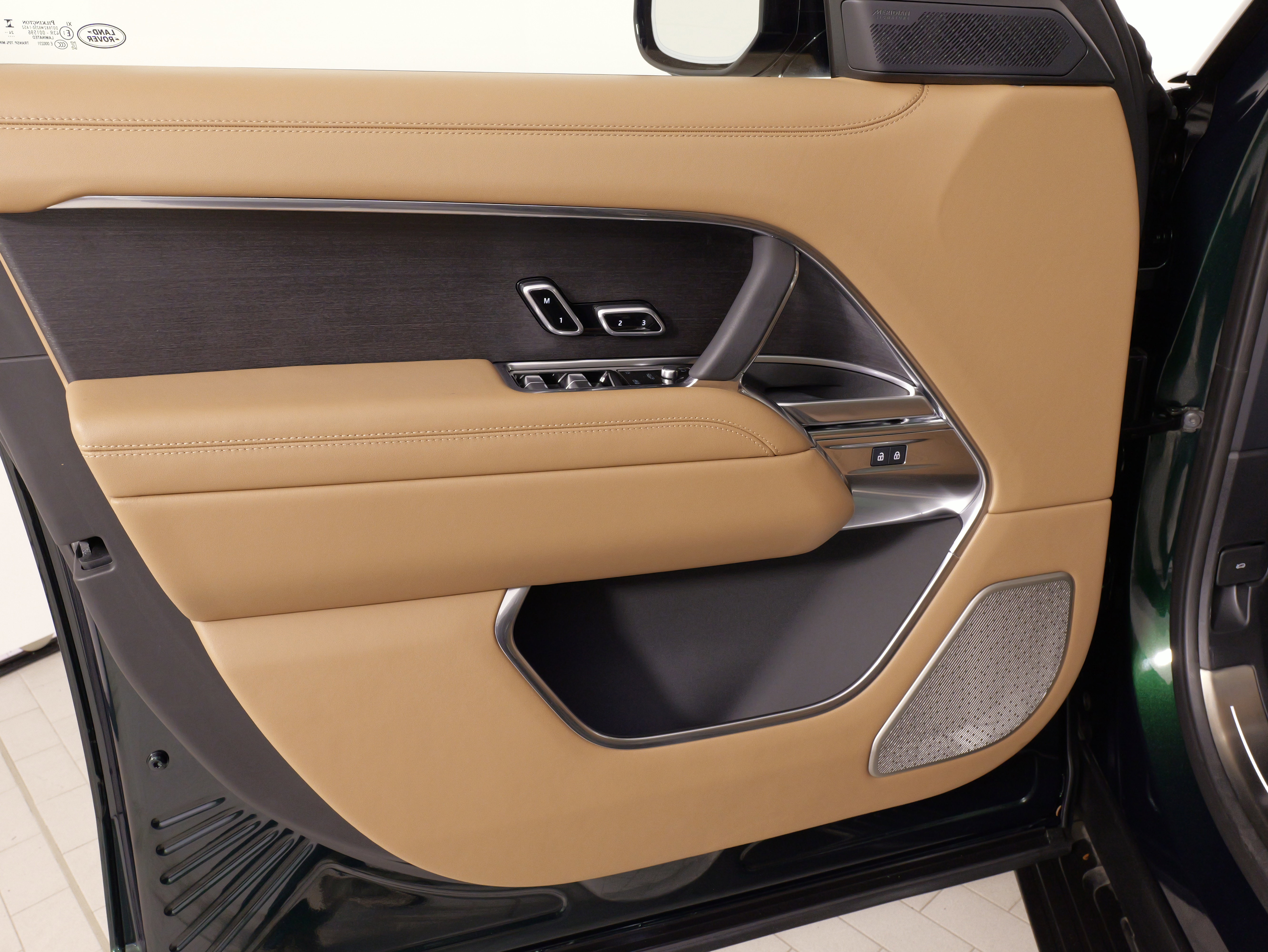 Used 2025 Land Rover Range Rover Autobiography image 25