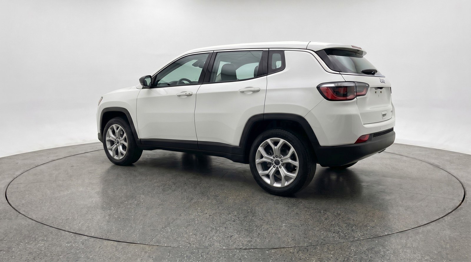 Used 2025 Jeep Compass Latitude AWD/4WD image 6