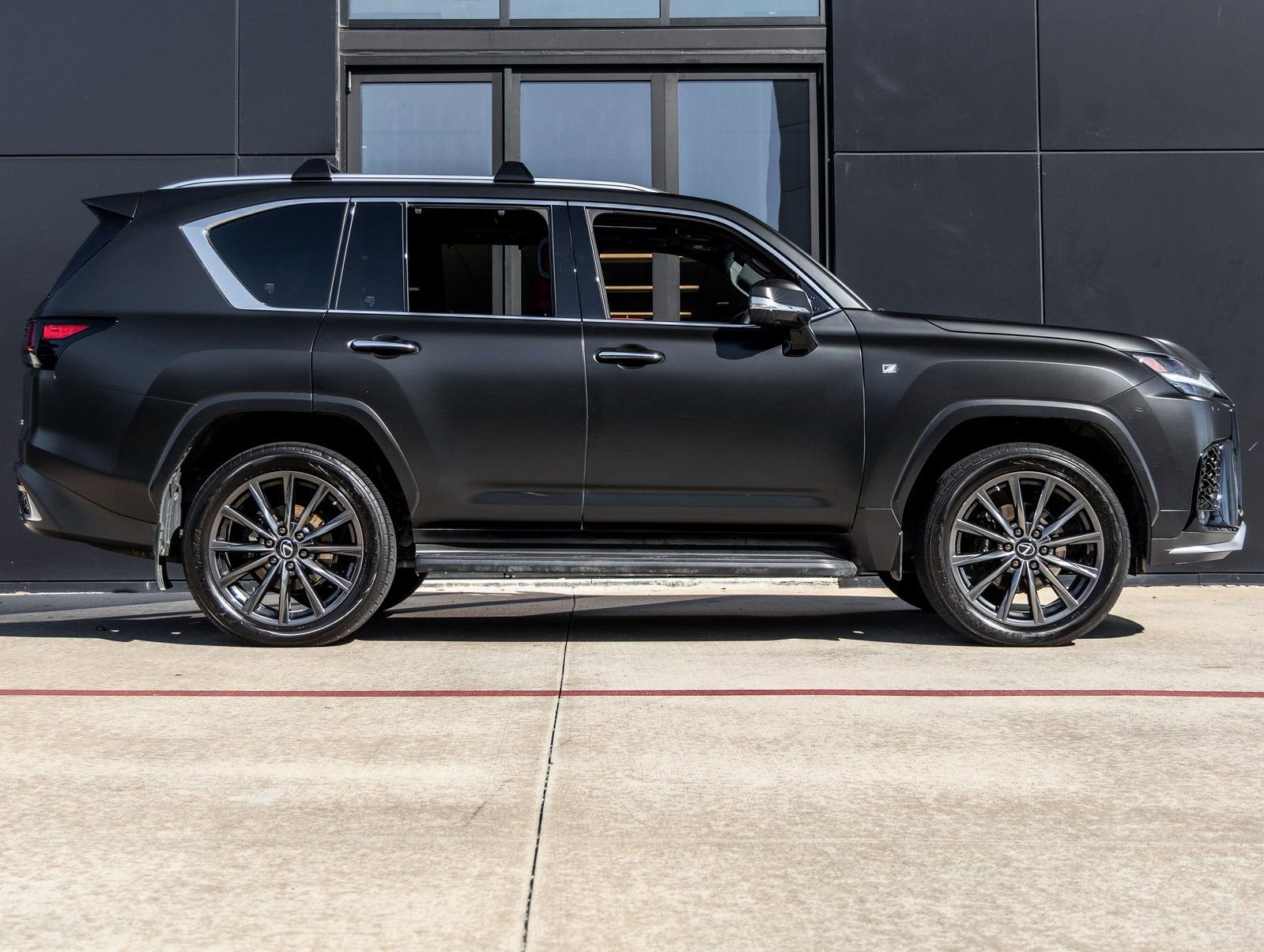 Used 2022 Lexus LX 600 F Sport w/ Accessory Package (Z1) image 10