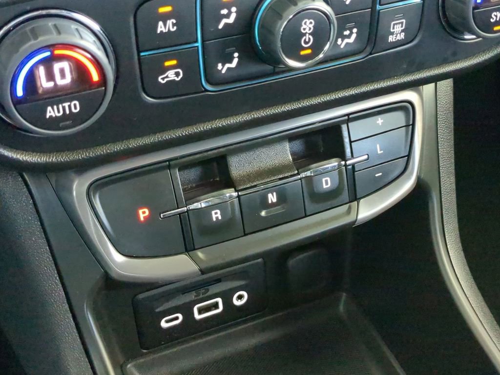 Used 2022 GMC Terrain AT4 w/ Tech Package image 19