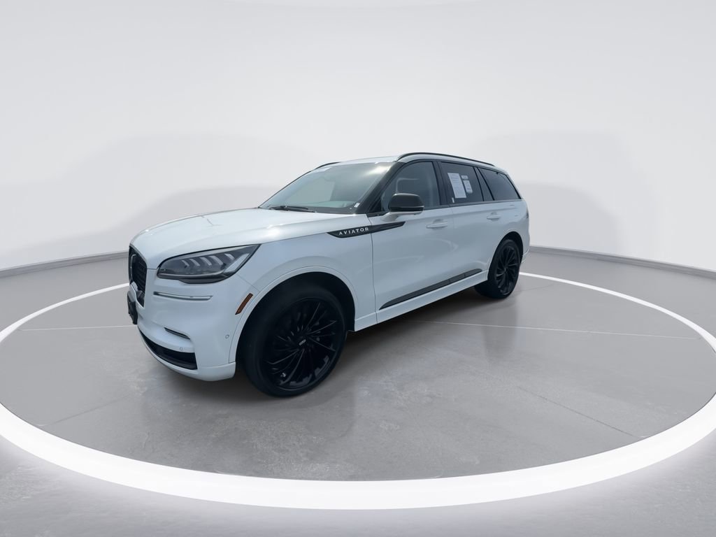Used 2023 Lincoln Aviator Reserve w/ Jet Appearance Package AWD/4WD image 4