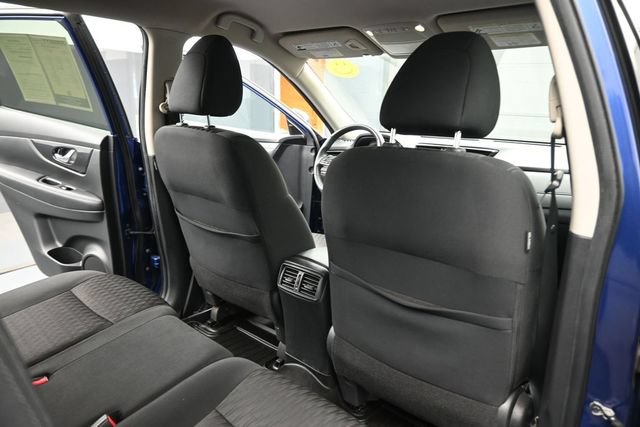 Used 2017 Nissan Rogue SV AWD/4WD image 16