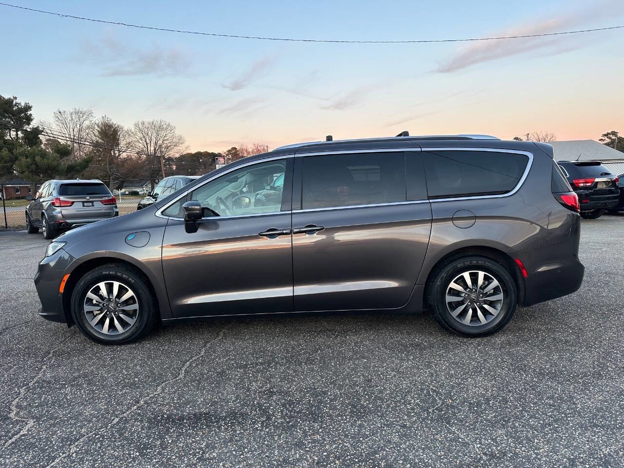 Used 2021 Chrysler Pacifica Touring-L FWD image 26