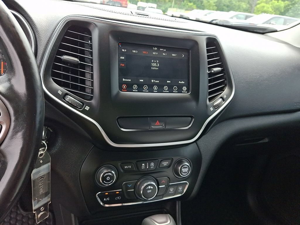Used 2020 Jeep Cherokee Latitude w/ Cold Weather Group AWD/4WD image 24