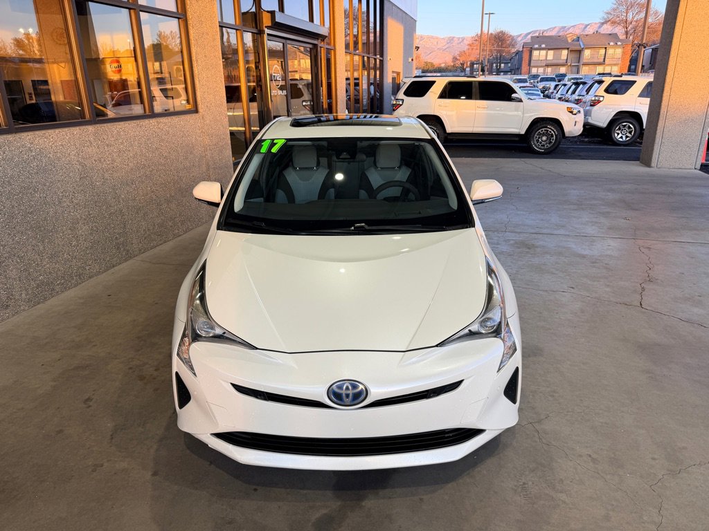 Used 2017 Toyota Prius Three w/ Advanced Technology Package image 23