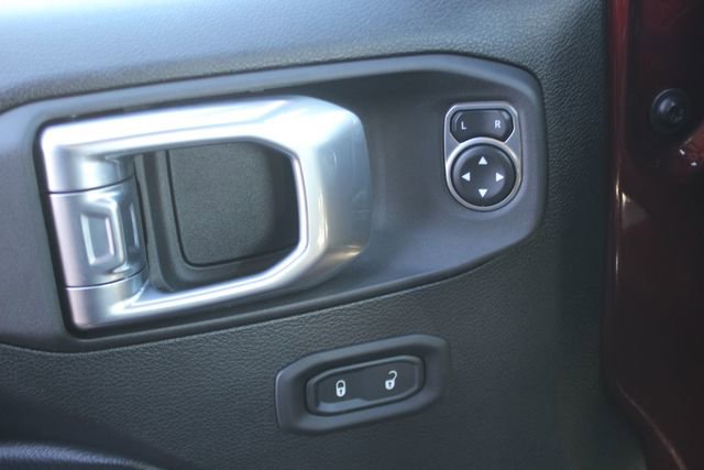 Used 2021 Jeep Gladiator Willys image 17