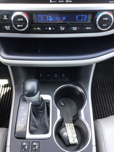 Used 2019 Toyota Highlander XLE AWD/4WD image 36