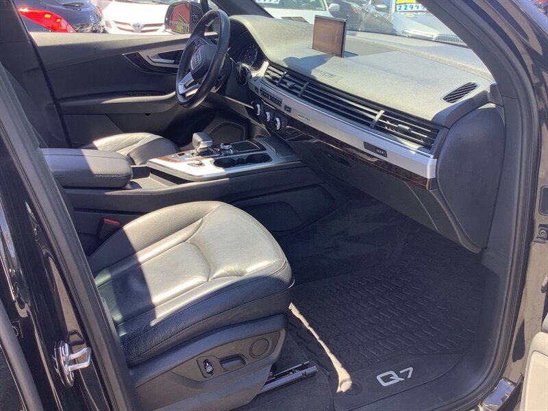 Used 2019 Audi Q7 2.0T Premium w/ Convenience Package AWD/4WD image 17