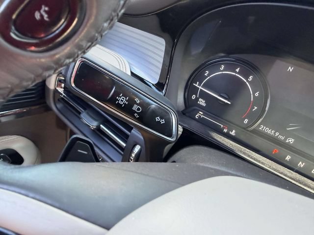 Used 2020 Lincoln Corsair AWD w/ Premium Package image 28