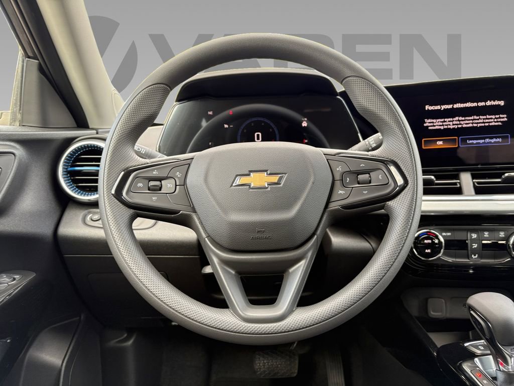 Used 2025 Chevrolet Trax LT w/ LT Convenience Package FWD image 9