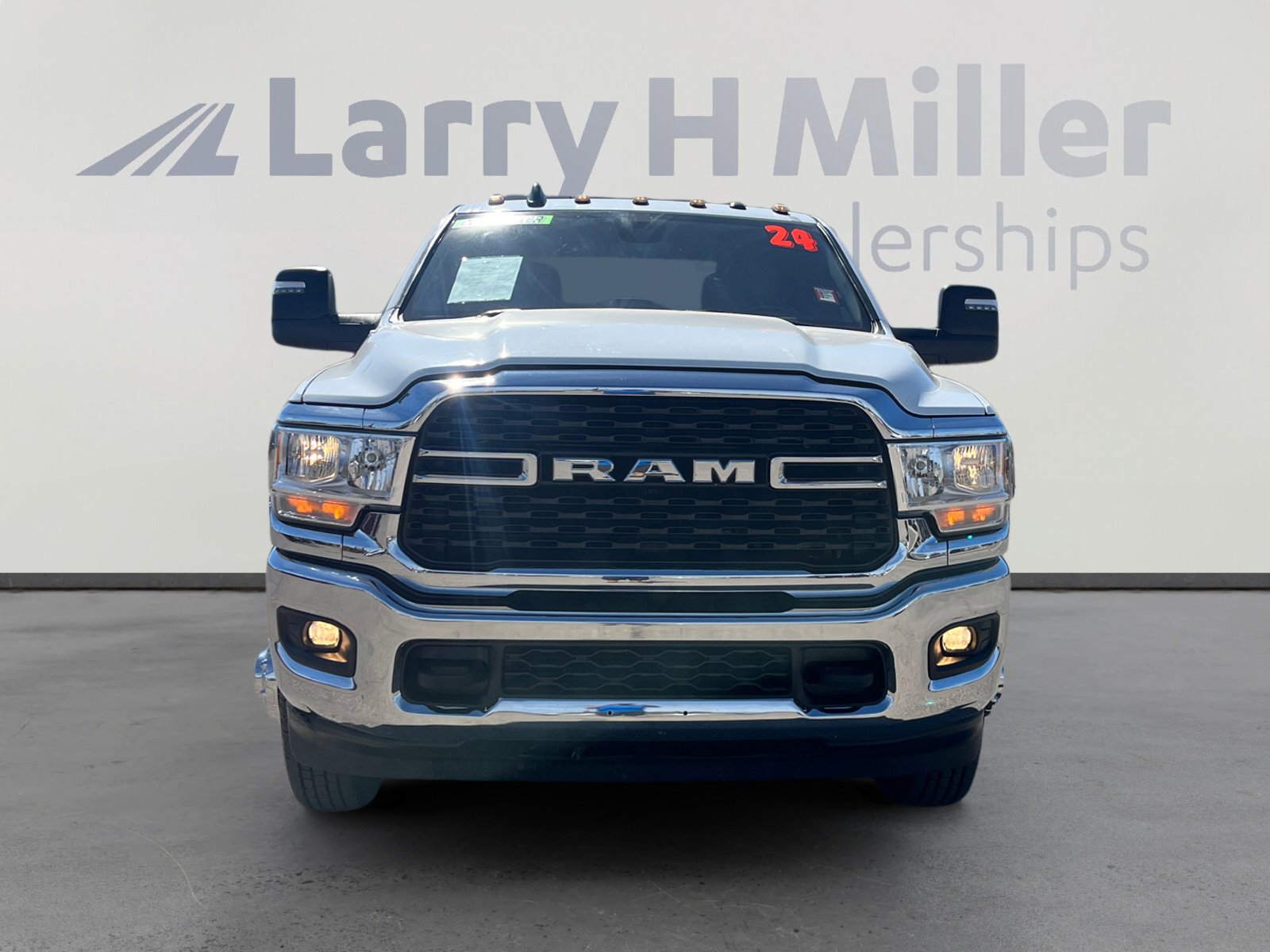 Used 2024 RAM 3500 Big Horn image 8