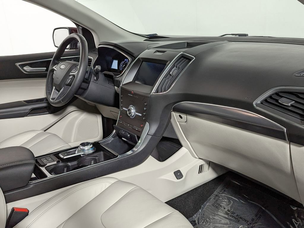 Used 2020 Ford Edge Titanium image 27