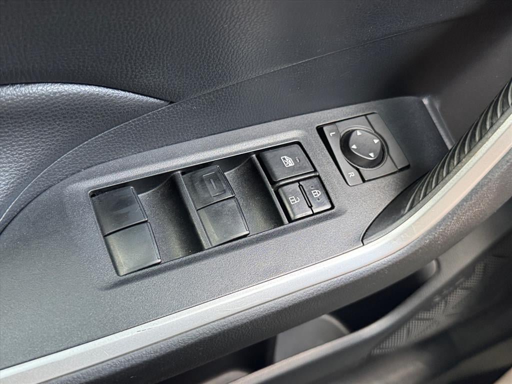 Used 2019 Toyota RAV4 LE AWD/4WD image 16