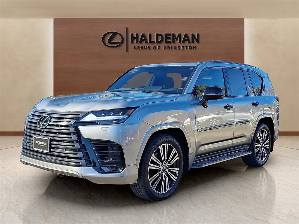 Used 2023 Lexus LX 600 4WD w/ Luxury Package image 3