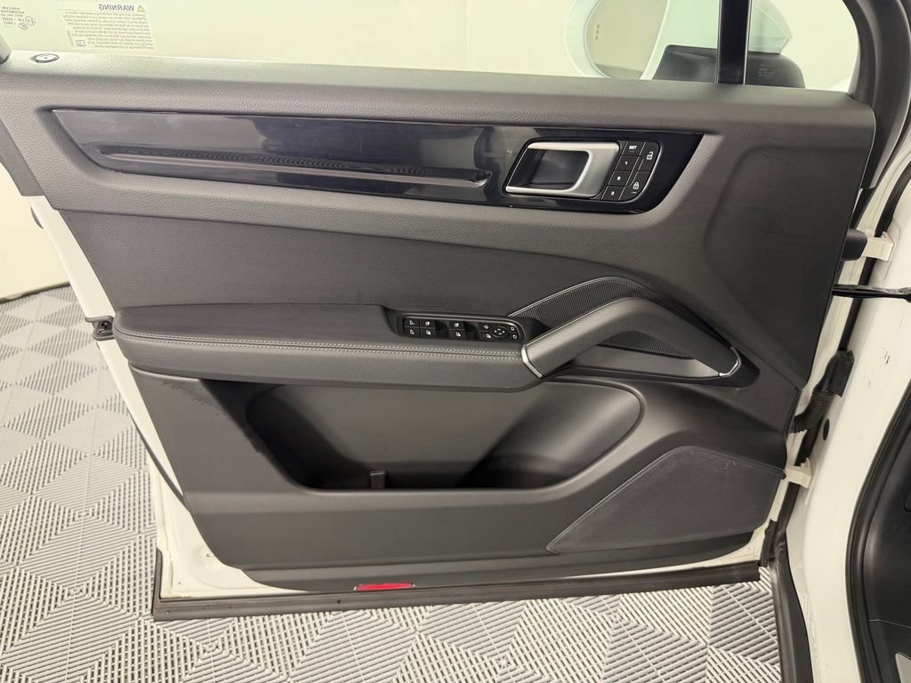Certified 2023 Porsche Cayenne AWD/4WD image 16