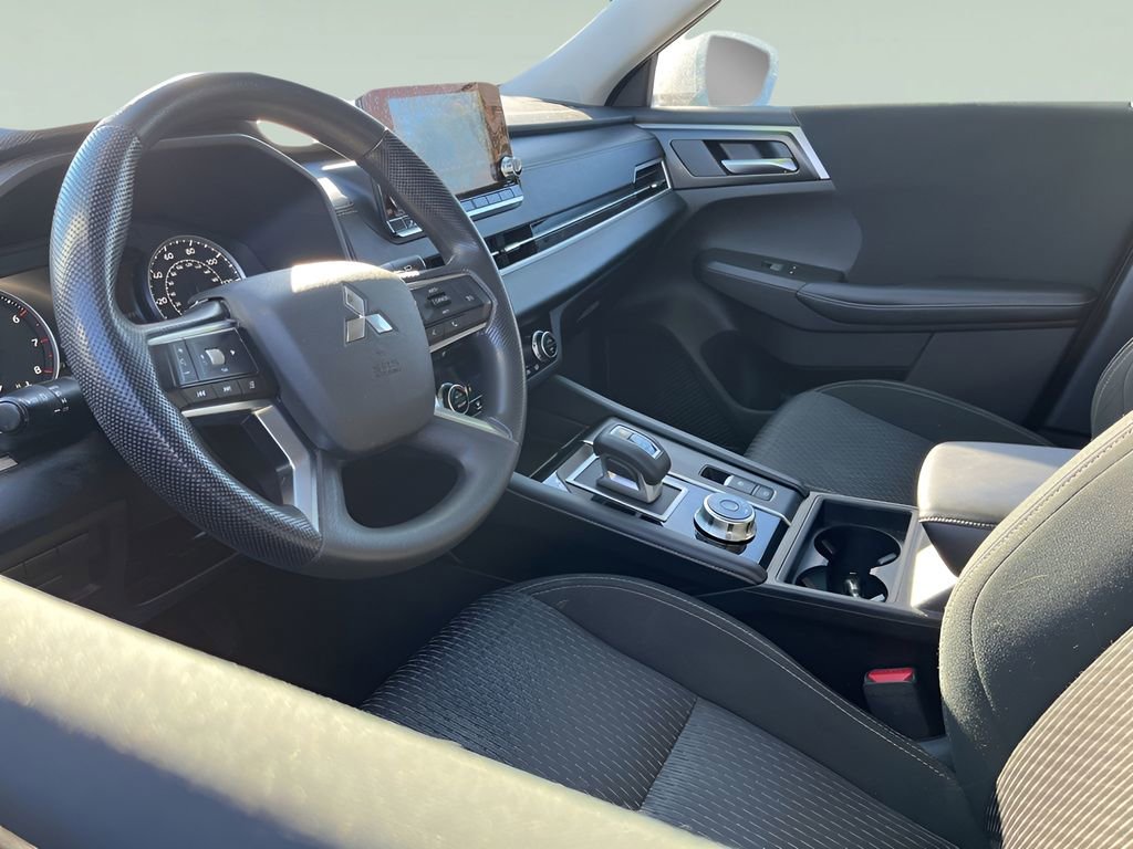 Used 2022 Mitsubishi Outlander ES image 13