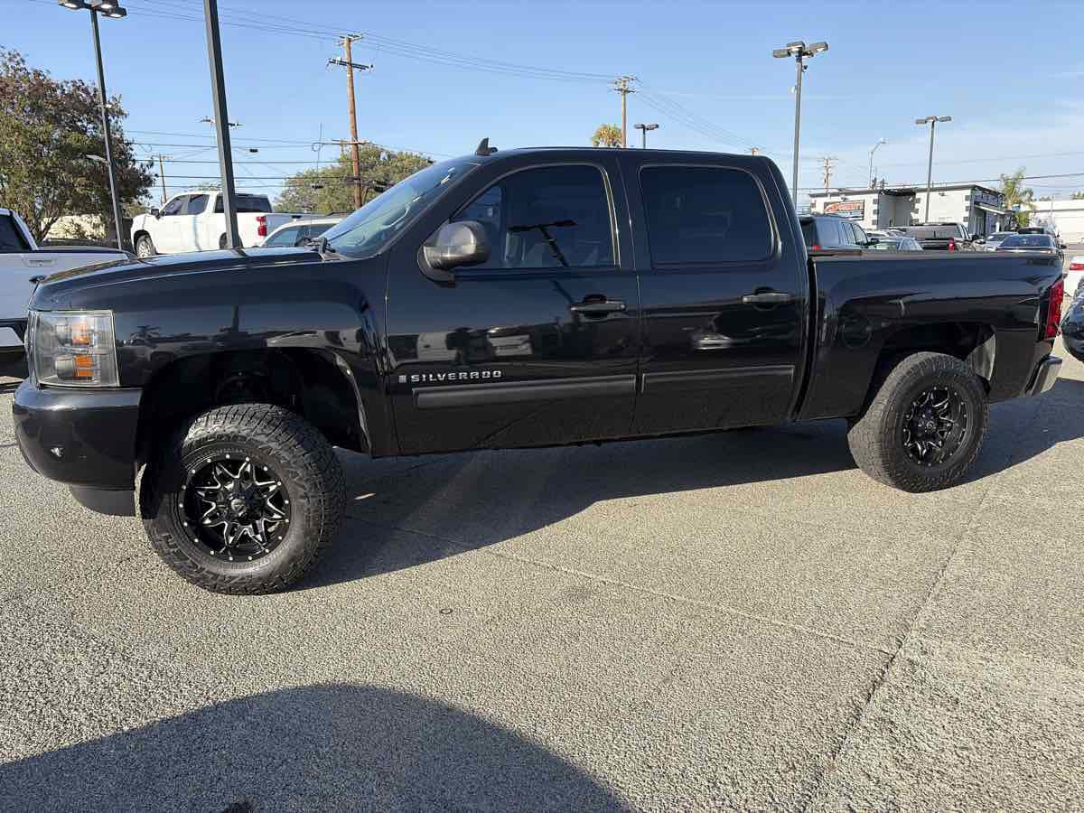 Used 2009 Chevrolet Silverado 1500 LT w/ Power Pack Plus RWD image 2