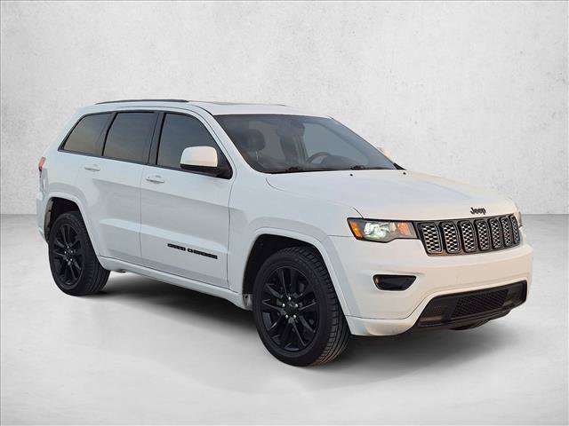 Used 2018 Jeep Grand Cherokee Altitude RWD image 3