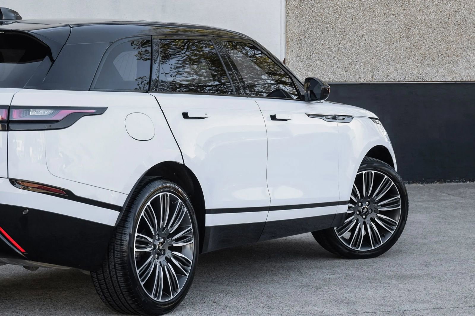 Used 2022 Land Rover Range Rover Velar R-Dynamic S AWD/4WD image 11