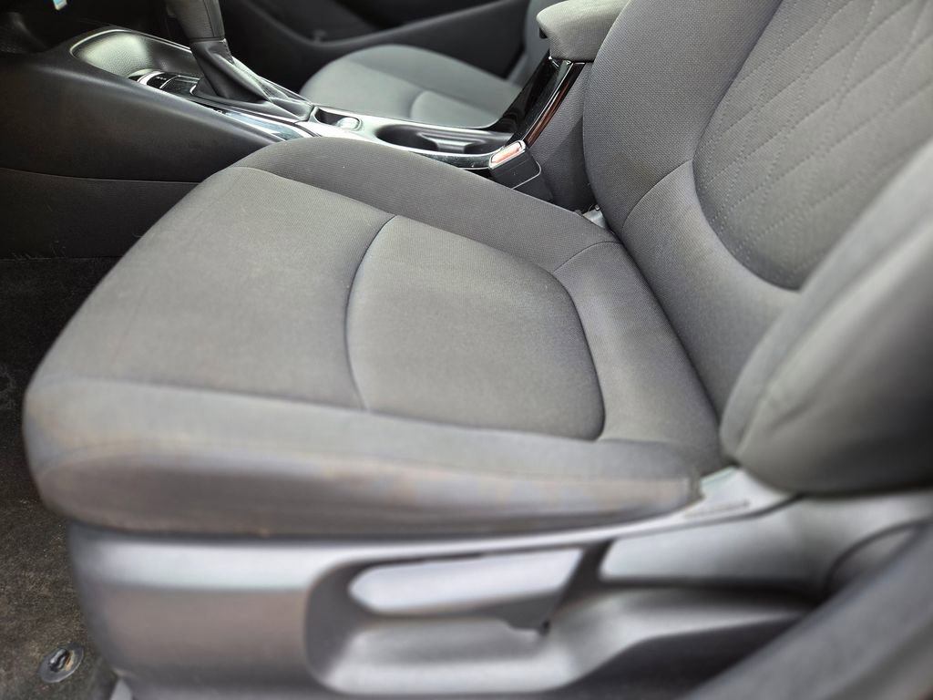 Used 2020 Toyota Corolla LE FWD image 27