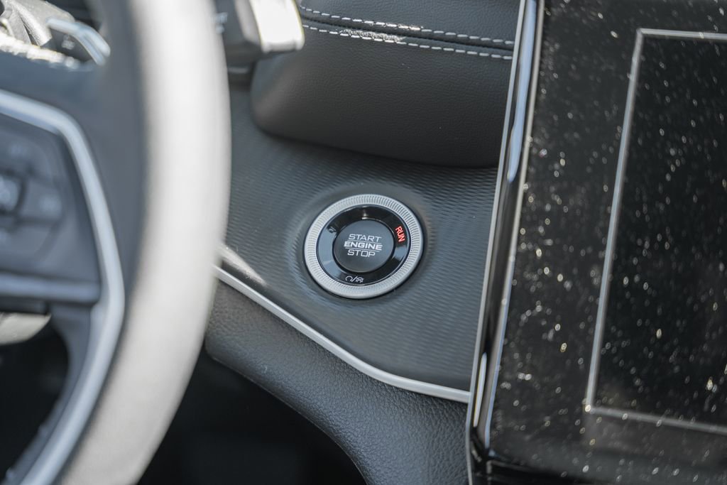 New 2025 Jeep Grand Cherokee Laredo X w/ Luxury Tech Group I image 23