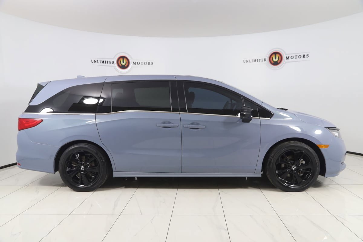 Used 2023 Honda Odyssey Sport image 2