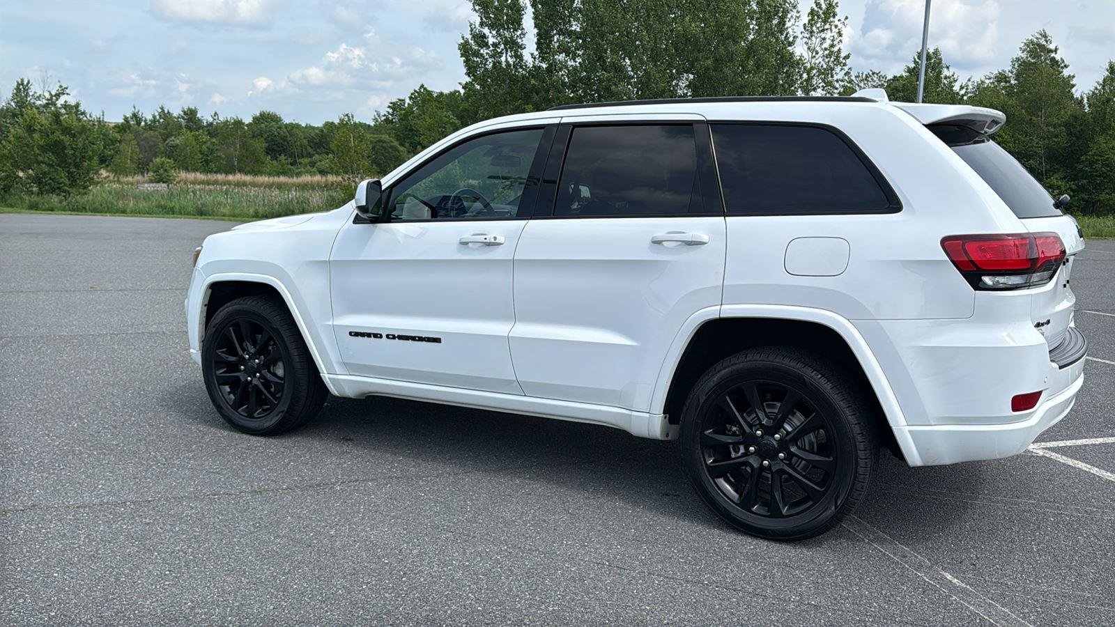Used 2021 Jeep Grand Cherokee Laredo X AWD/4WD image 10