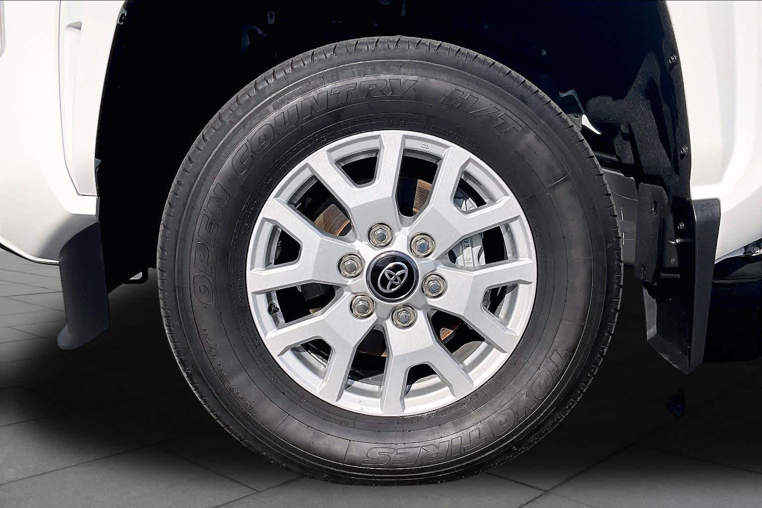 Used 2025 Toyota Tacoma SR5 AWD/4WD image 10